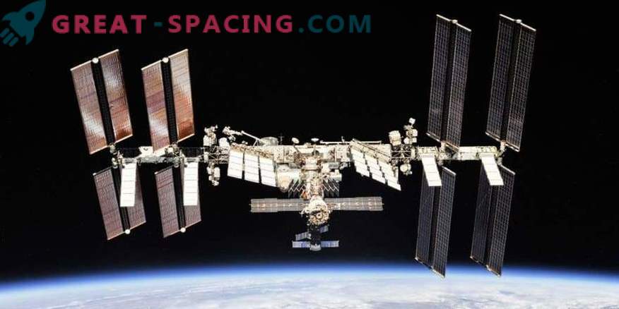 Astronauten studieren ein mysteriöses Loch in der ISS