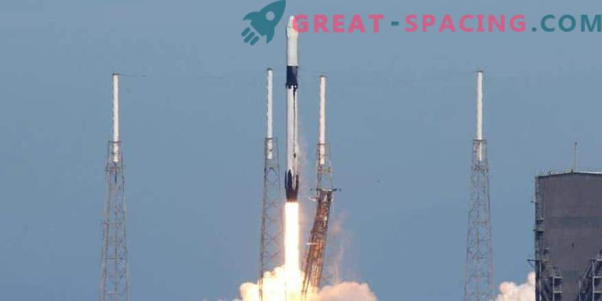 SpaceX startet erfolgreich eine Ladung, verfehlt aber mit einer Raketenlandung