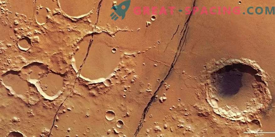 Frische Mars-Tektonik: tiefe Verwerfungen auf dem Roten Planeten