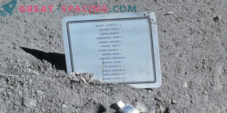 Warum haben sie auf dem Mond ein Schild mit den Namen der toten Astronauten hinterlassen?
