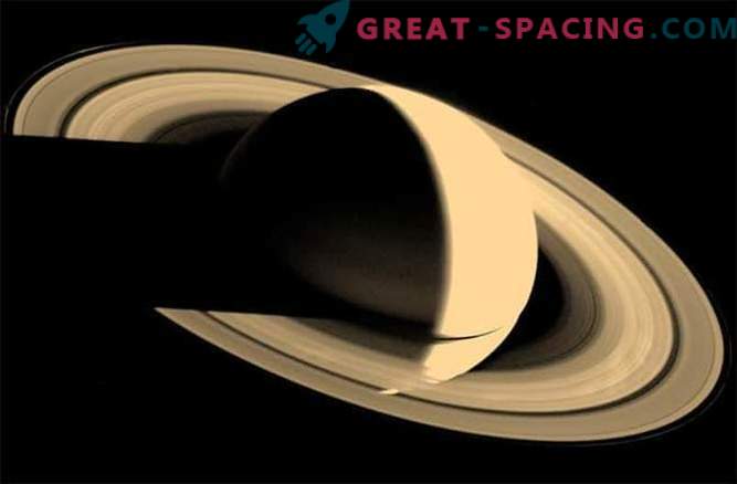 35 Jahre seit dem Besuch von Saturns Voyager-1