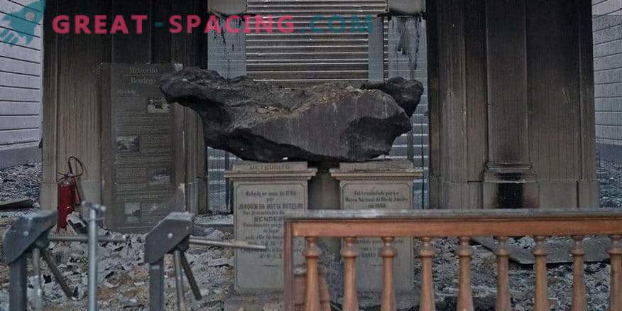 Der größte brasilianische Meteorit hat einen schweren Brand überstanden.