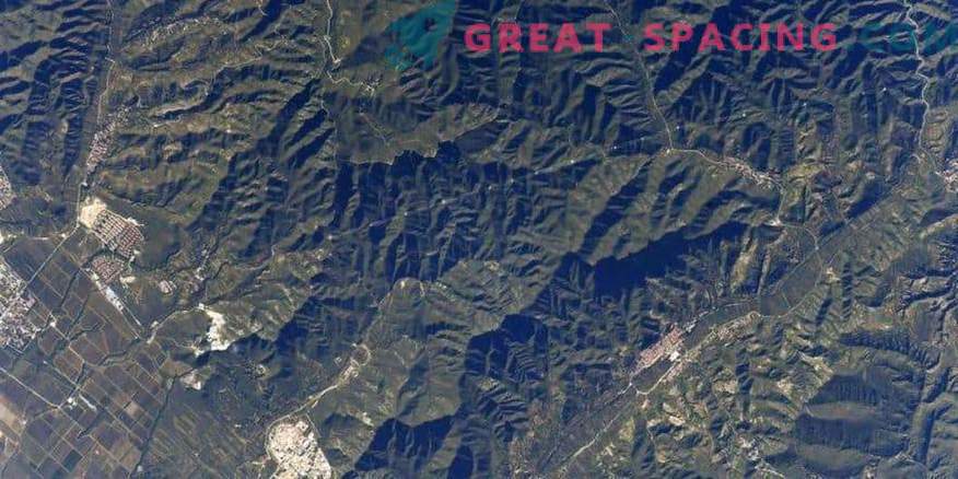 Die Chinesische Mauer ist vom Weltraum aus sichtbar! Oder nicht?