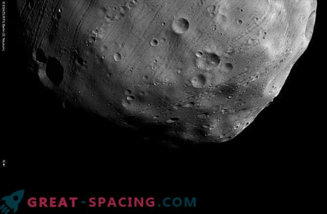 Das Raumschiff näherte sich mit Phobos der nächsten Annäherung.