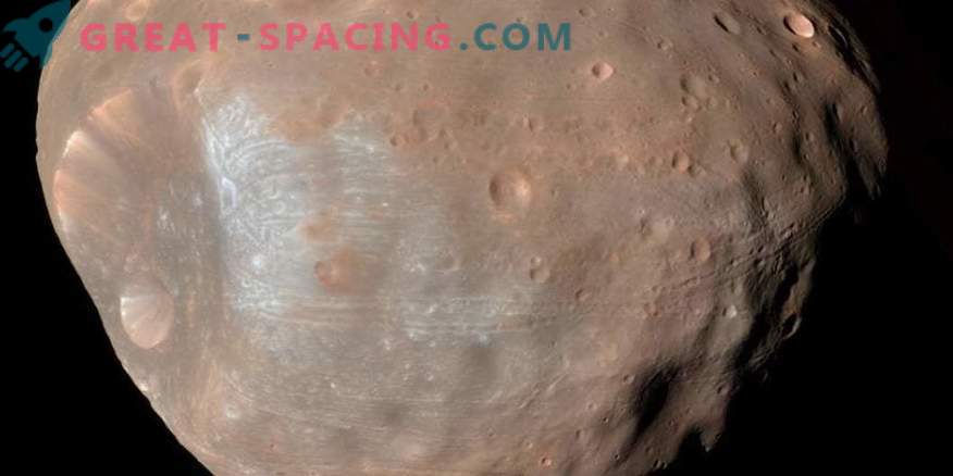 Wer hat die Furchen auf der Oberfläche des Mars-Satelliten Phobos verlassen?