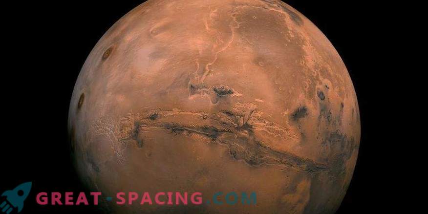 Selbstfahrende Rover, die die marokkanische Wüste für zukünftige Marsforschungen erkunden