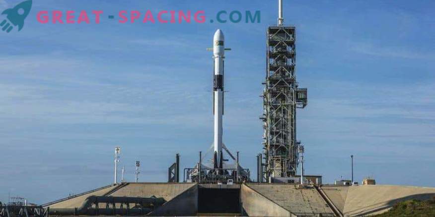 Die aktualisierte SpaceX-Rakete mit einem Satelliten gestartet