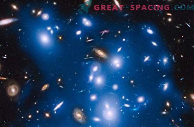Hubble fängt das blaue Leuchten entfernter Galaxien ein