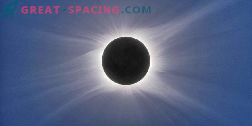 Posibilă formă a coroanei solare pentru o eclipsă în august