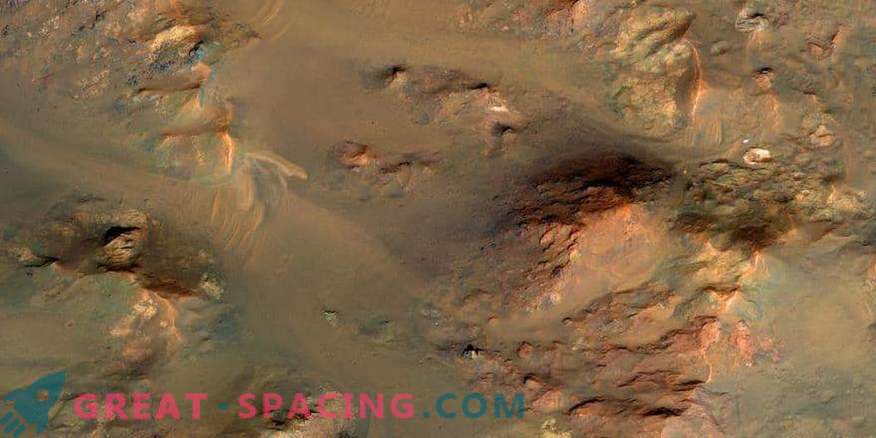 Wasser könnte auf dem alten kühlen Mars fließen