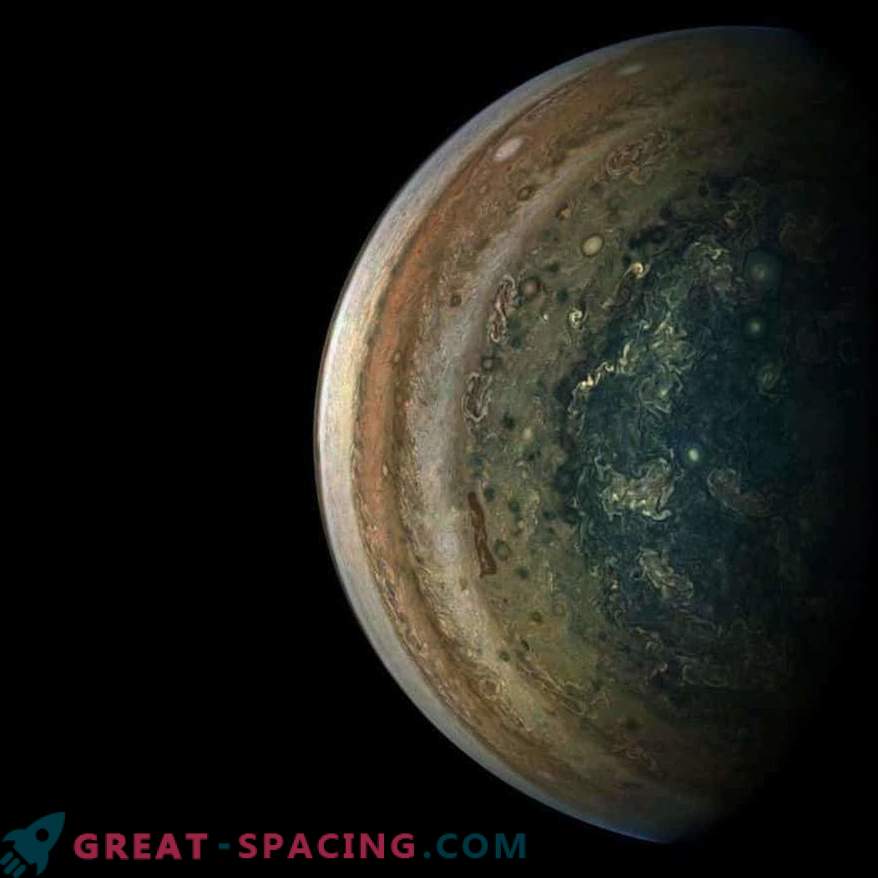 Erstaunliche atmosphärische Muster des riesigen Jupiters