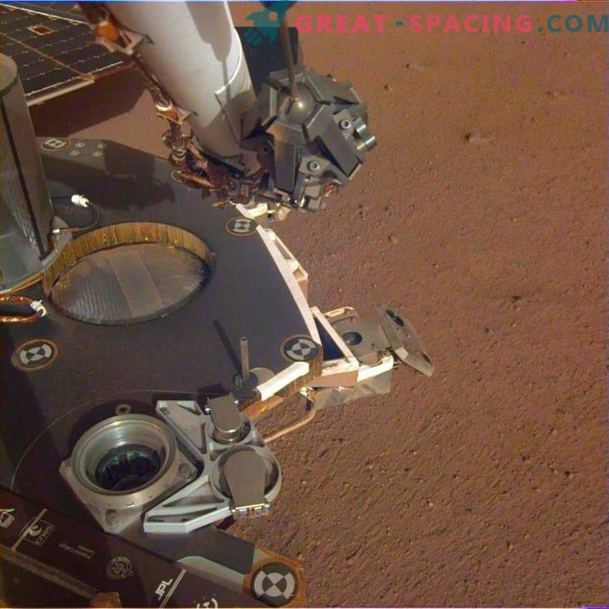 InSight macht einen Roboterarm frei! Neue Fotos vom Mars