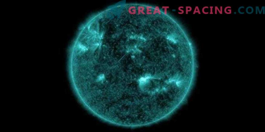 Die NASA erfasst Flare-Impulse auf der Sonne und der Erde.