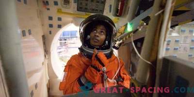 Astronautin Stephanie Wilson bereitet sich auf den Weltraum vor.