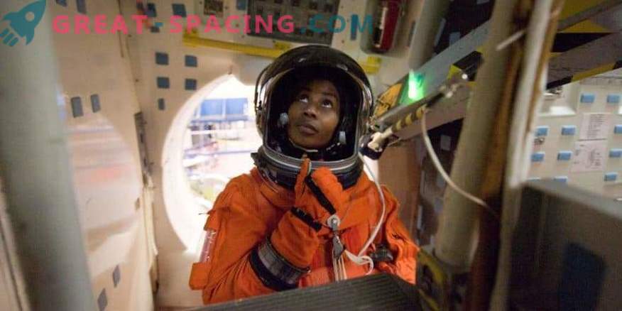 Astronautin Stephanie Wilson bereitet sich auf den Weltraum vor.
