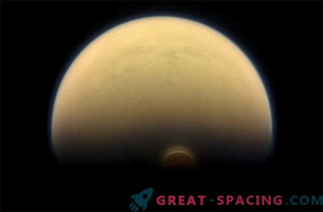 Auf Titan wurde eine riesige Eiswolke entdeckt
