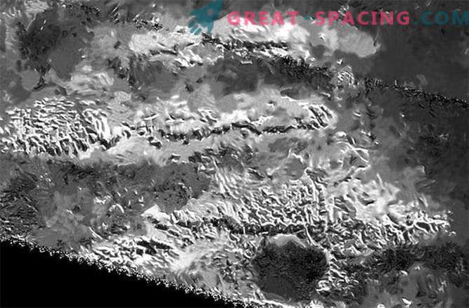 Die höchsten Berge des Titan - was liegt darunter?