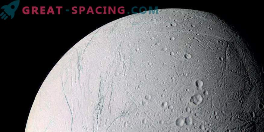 Saturns Satellit Enceladus könnte überrollen