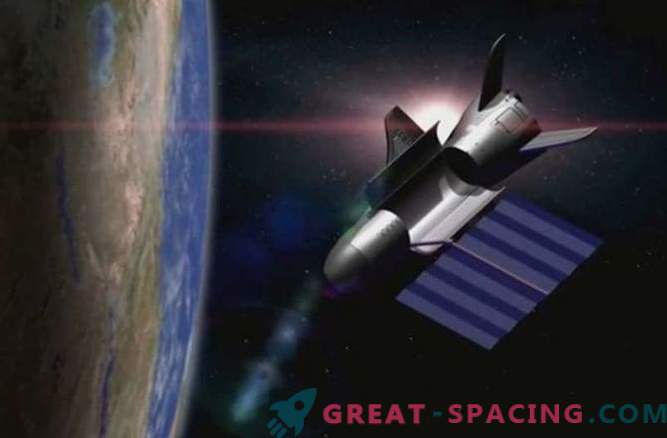 Raumflugzeug X-37B für die vierte geheime Mission in die Umlaufbahn gebracht