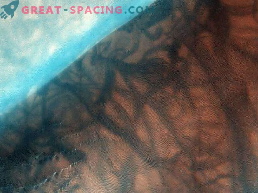 Das Geheimnis der Flüssigkeit: Wie könnte Wasser in flüssiger Form auf dem Mars erscheinen?