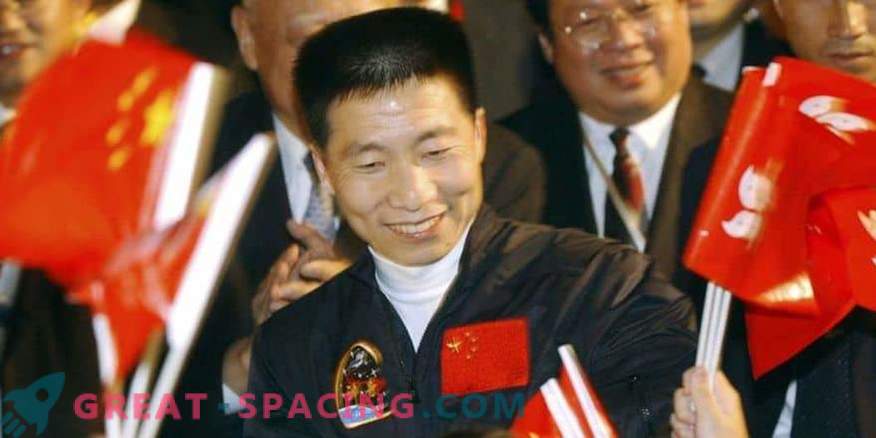 China erhöht die Besatzung auf Kosten von zivilen Astronauten