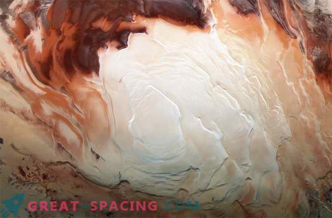 Space Cappuccino: leckere Locken am Südpol des Mars