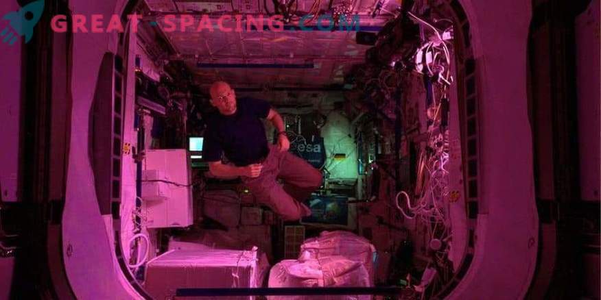 Alexander Gerst im Labor der ISS