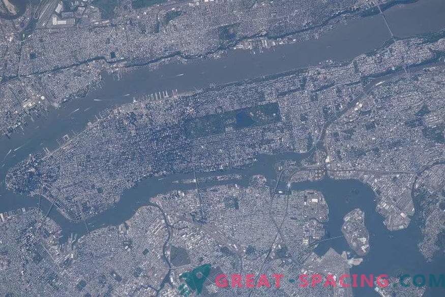 Die NASA erinnert sich an den 11. September mit neuen Bildern von New York aus dem All.