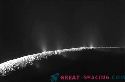 Касини се подготвя за дълбоко потапяне в влака на Енцелад