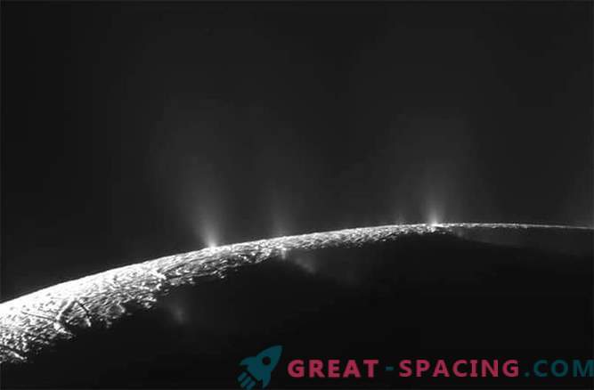 Cassini bereitet sich auf das Eintauchen in den Enceladus-Zug vor