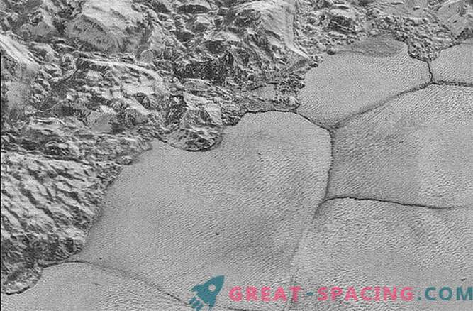 Jung im Herzen: Plutos Eis ist nur 10 Millionen Jahre alt