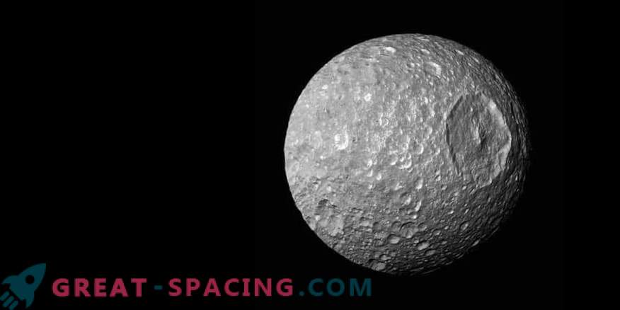 Moon Mimas - Saturns 
