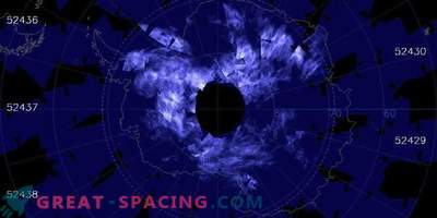 Frühe Ankunft elektrischer blauer Wolken über dem Südpol