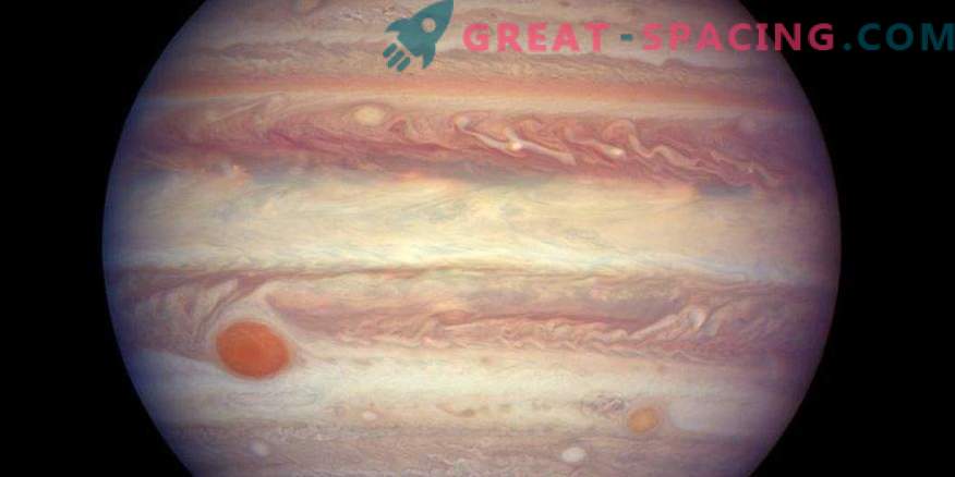 Hubble schießt Jupiter aus nächster Nähe