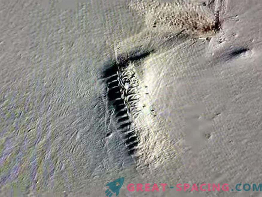Unter dem Eis der Antarktis sind mysteriöse Gebäude zu sehen! Geheime Basis oder außerirdischer Raumhafen?