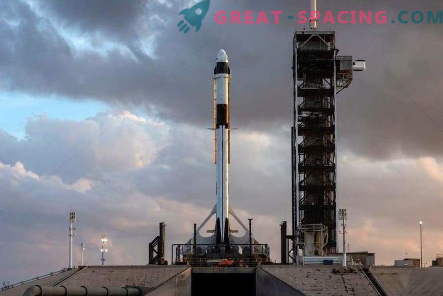 Erste SpaceX-Crew auf der Startrampe