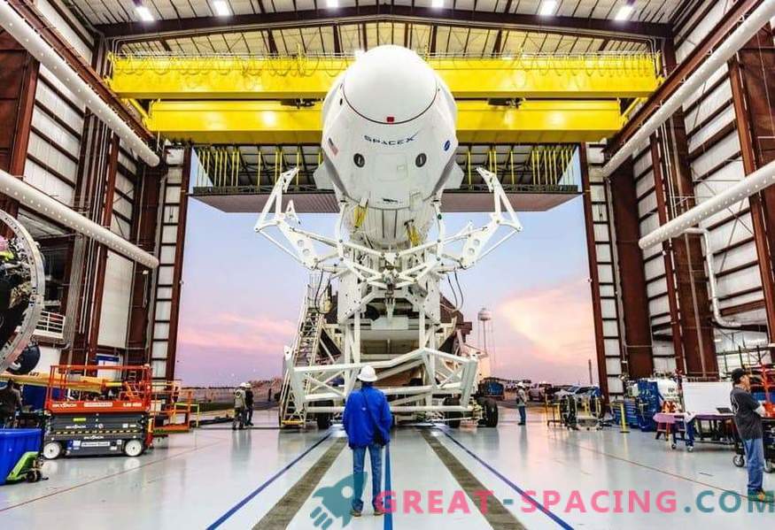 Erste SpaceX-Crew auf der Startrampe