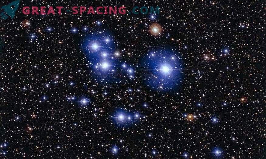 Spritzer neugeborener Sterne in jungen Clustern