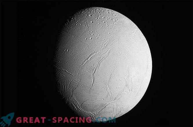 Cassini machte die letzten Fotos von Enceladus